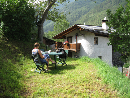 Terrasse et table à votre disposition