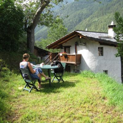 Terrasse et table à votre disposition